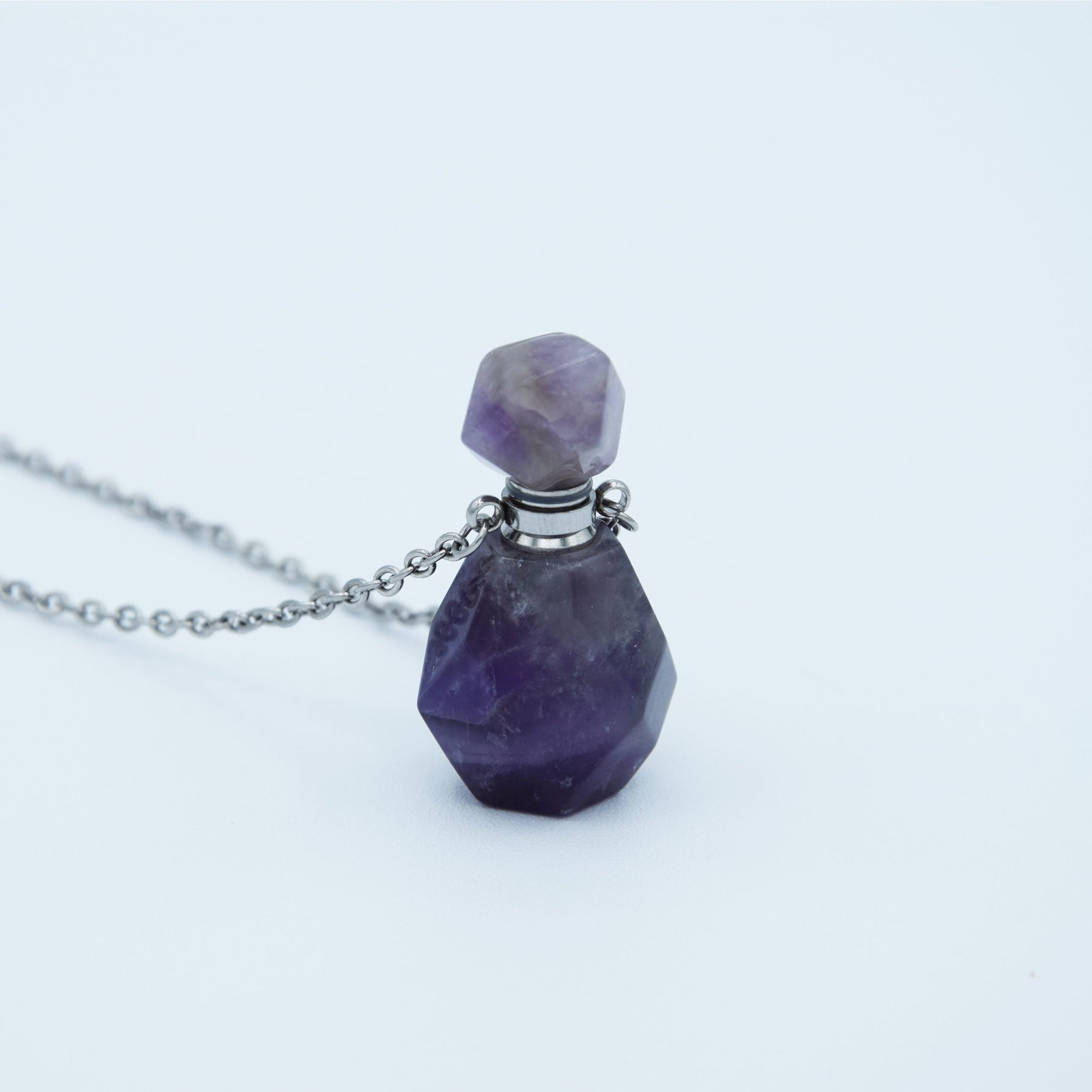 Collana per aromaterapia in ametista viola con flacone porta essenze