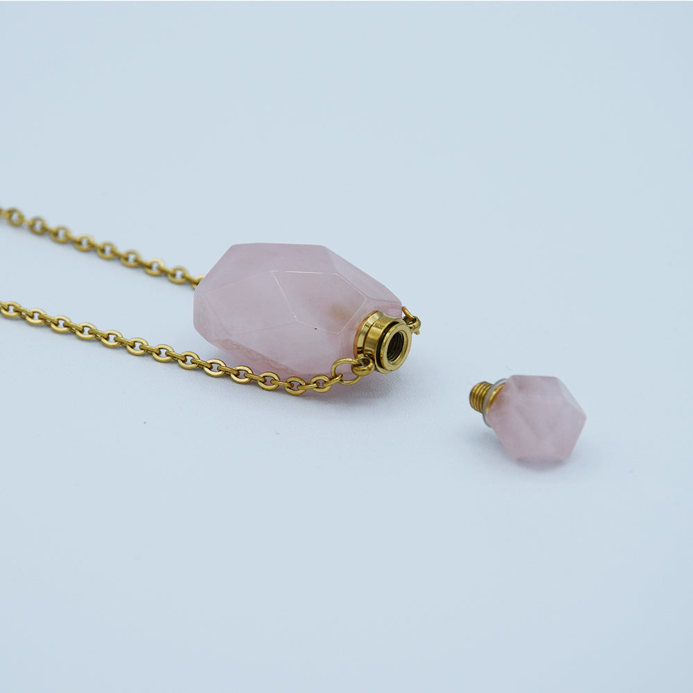 Collana aromaterapia in quarzo rosa aperta con tappo removibile porta profumo Aroma Bano