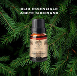 Olio essenziale di Abete Siberiano Aroma Bano in bottiglia da 8 ml su rami verdi di abete