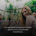 Persone riunite a tavola durante un momento conviviale all’aperto, associato all’uso dell’olio essenziale di alloro Aroma Bano da 8 ml in cucina