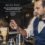 Olio essenziale di Arancia Dolce Aroma Bano utilizzato per aromatizzare cocktail al bar, con barman durante la preparazione di una bevanda