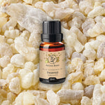 Olio essenziale di Incenso Aroma Bano in bottiglia da 8 ml su sfondo di resina naturale di incenso
