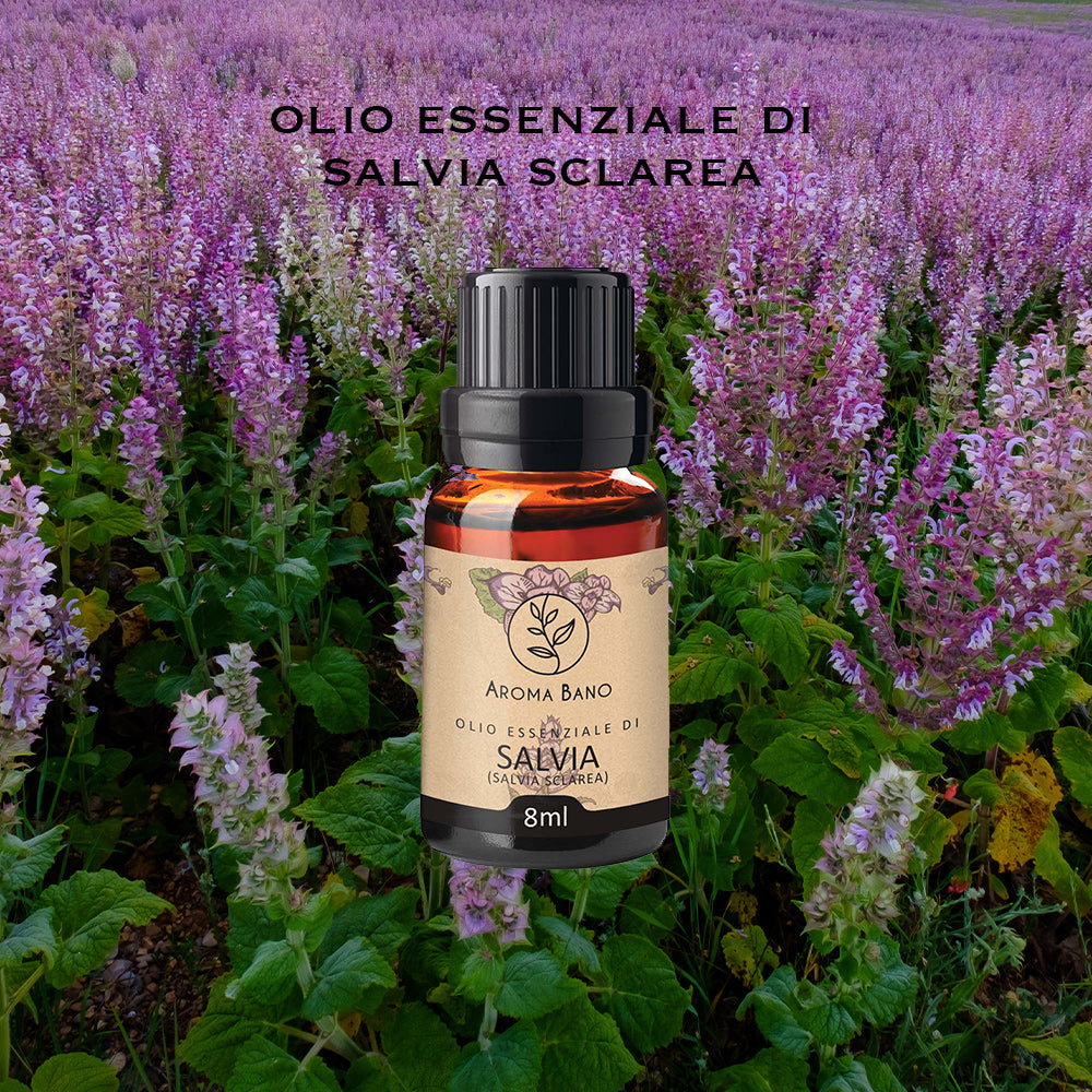 Bottiglia di olio essenziale di salvia sclarea Aroma Bano da 8 ml posizionata davanti a un campo di piante di salvia in fiore