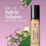 Olio essenziale di salvia sclarea Aroma Bano roll on in bottiglia su sfondo viola con fiore di salvia