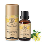 Confezione e bottiglia da 30 ml di olio essenziale di Ylang Ylang Aroma Bano con fiore di ylang ylang