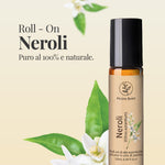 Roll-on al neroli Aromabano con fiore di arancio su sfondo naturale